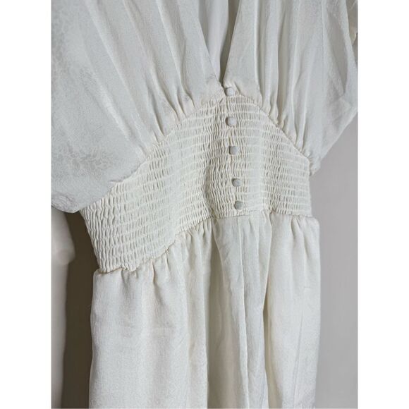 Express white v neck romantic romper sz M - Picture 4 of 13
